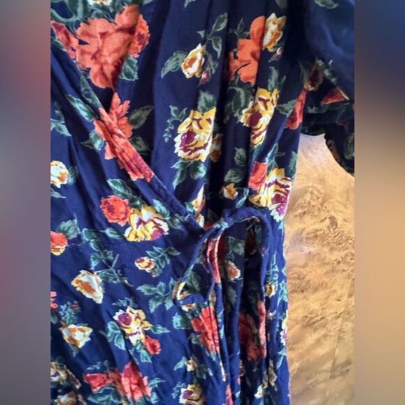 Floral Cut out Shoulder Wrap Dress - Picture 3 of 8